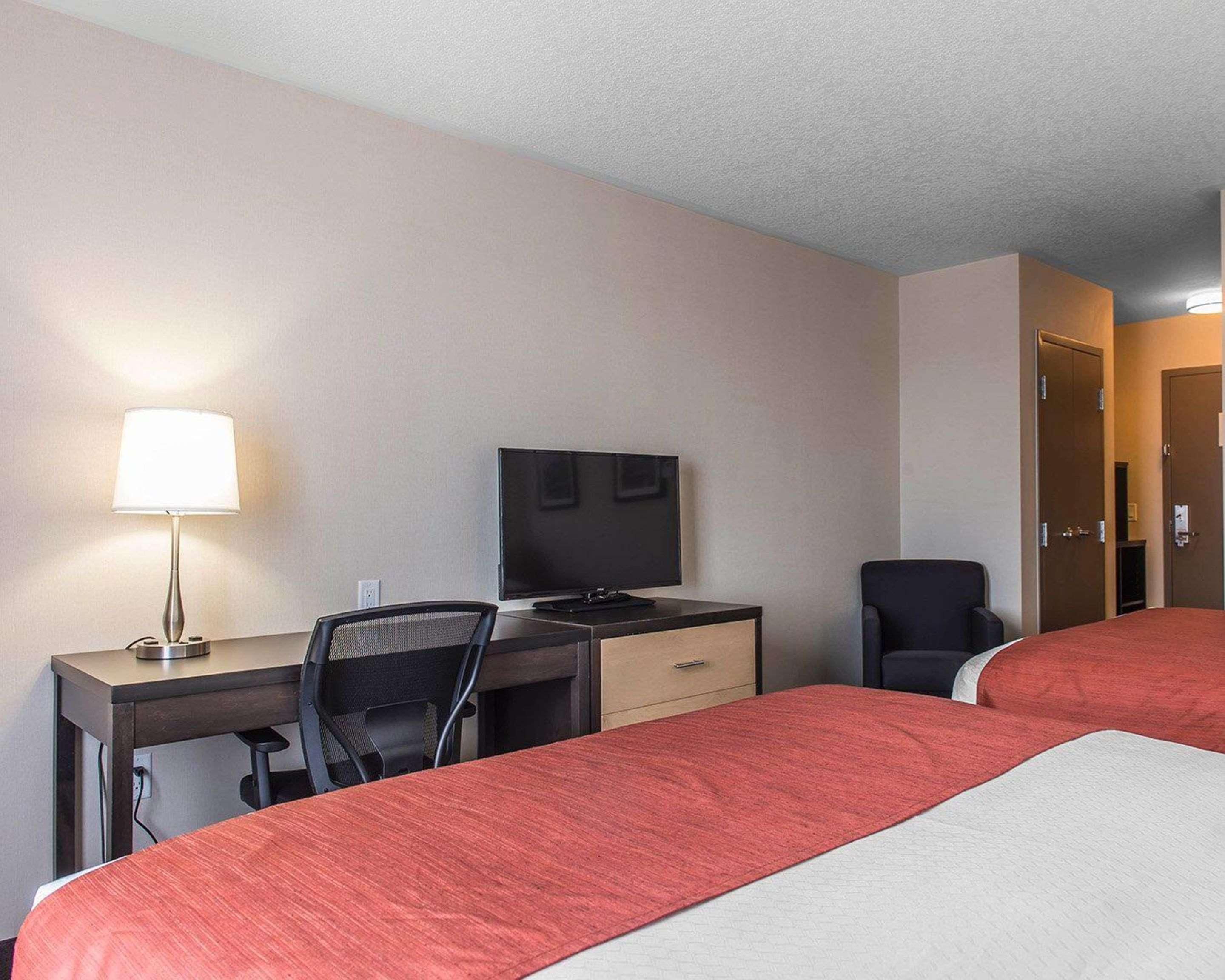 Quality Inn & Suites Kingston Exterior foto