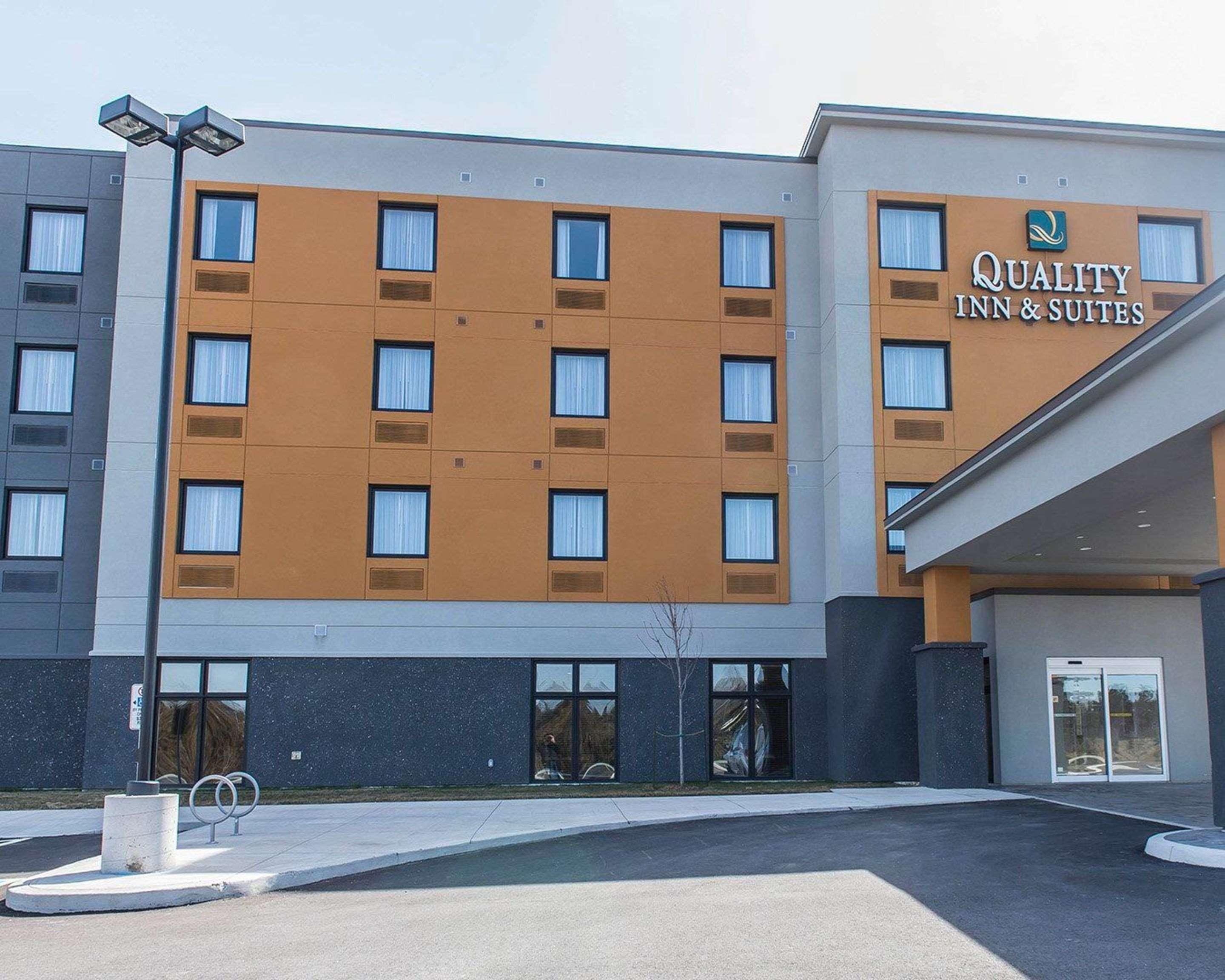 Quality Inn & Suites Kingston Exterior foto