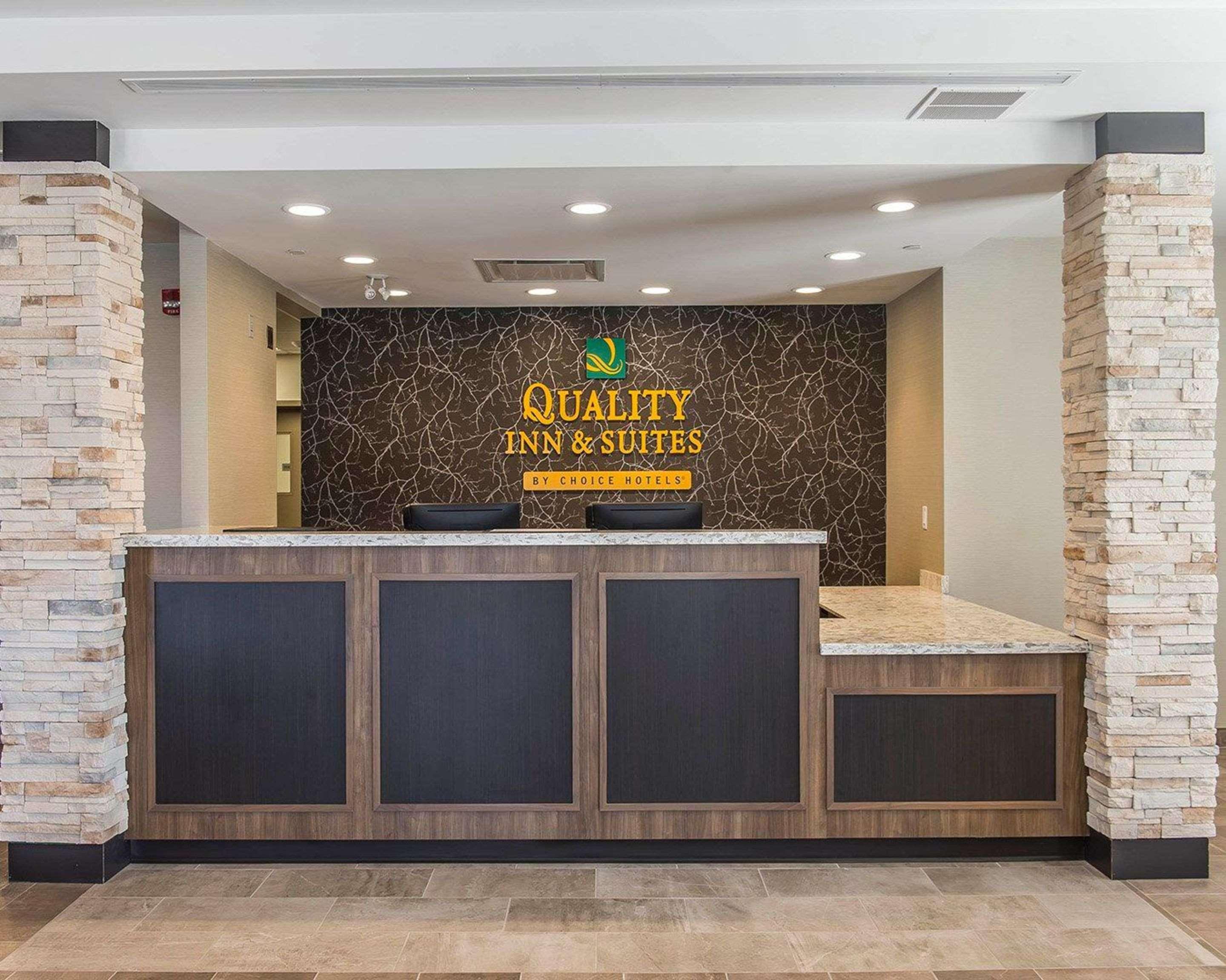 Quality Inn & Suites Kingston Exterior foto